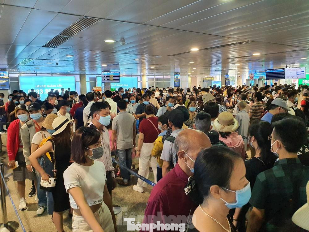 Tăng tối đa slot cất, hạ cánh tại sân bay Tân Sơn Nhất phục vụ người dân đi lại dịp Tết Nguyên đán sắp tới.