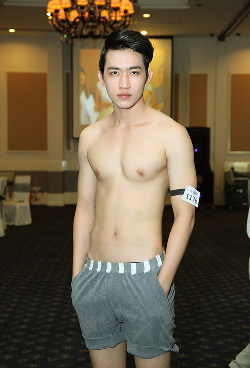 Võ Cảnh tại vòng sơ tuyển VN's Next Top Model khu vực phía Nam. Anh chàng bị loại vì thiếu cá tính, rụt rè và kém ngoại ngữ. Võ Cảnh tại vòng sơ tuyển VN's Next Top Model khu vực phía Nam. Anh chàng bị loại vì thiếu cá tính, rụt rè và kém ngoại ngữ