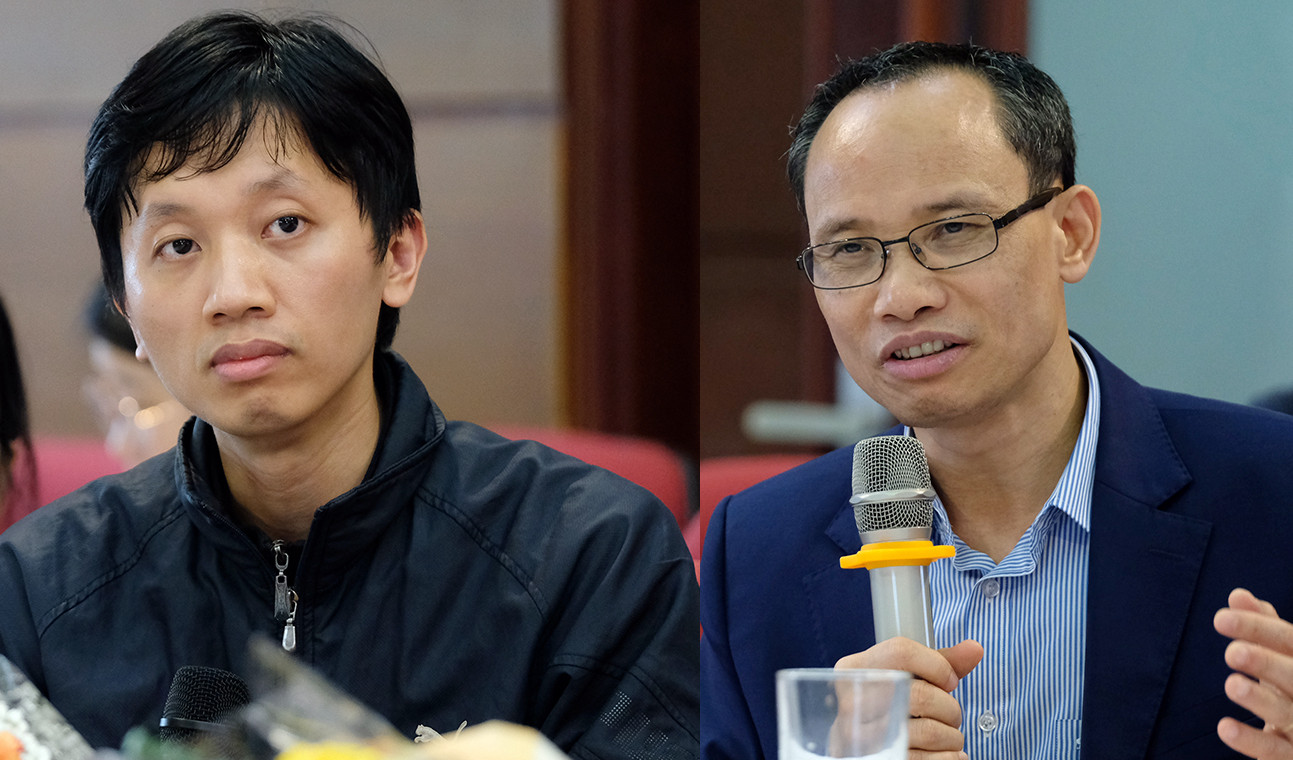 TS. Cấn Văn Lực và một khách hàng mua bảo hiểm tại tọa đàm (Ảnh: Mạnh Thắng). TS. Cấn Văn Lực và một khách hàng mua bảo hiểm tại tọa đàm (Ảnh: Mạnh Thắng).