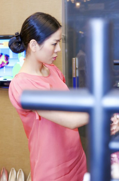 Lệ Quyên chọn váy khoe ngực sexy ảnh 1