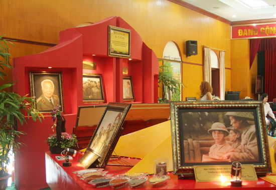 Một góc không gian triển lãm tranh cát về Đại tướng Võ Nguyên Giáp