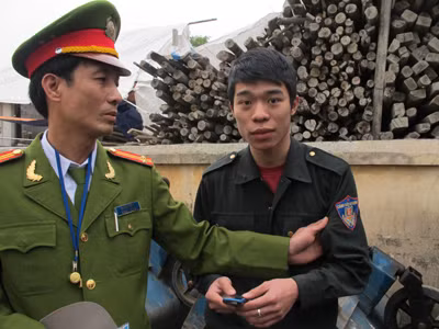 Một cảnh sát rởm khác bị phát hiện vào tháng 3-1012. Một cảnh sát rởm khác bị phát hiện vào tháng 3-1012