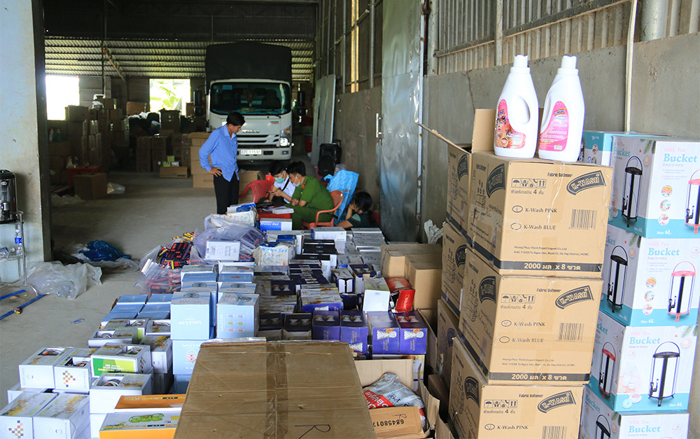 Phát hiện kho 'hàng lậu' trên Quốc lộ 91 ảnh 1