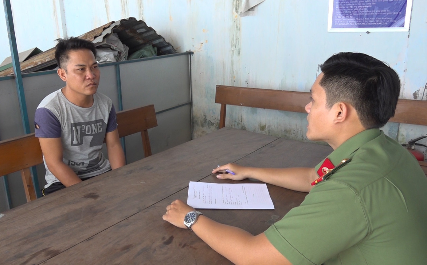 Người đàn ông thuê ô tô chở 13 người Trung Quốc xuất cảnh trái phép ảnh 1