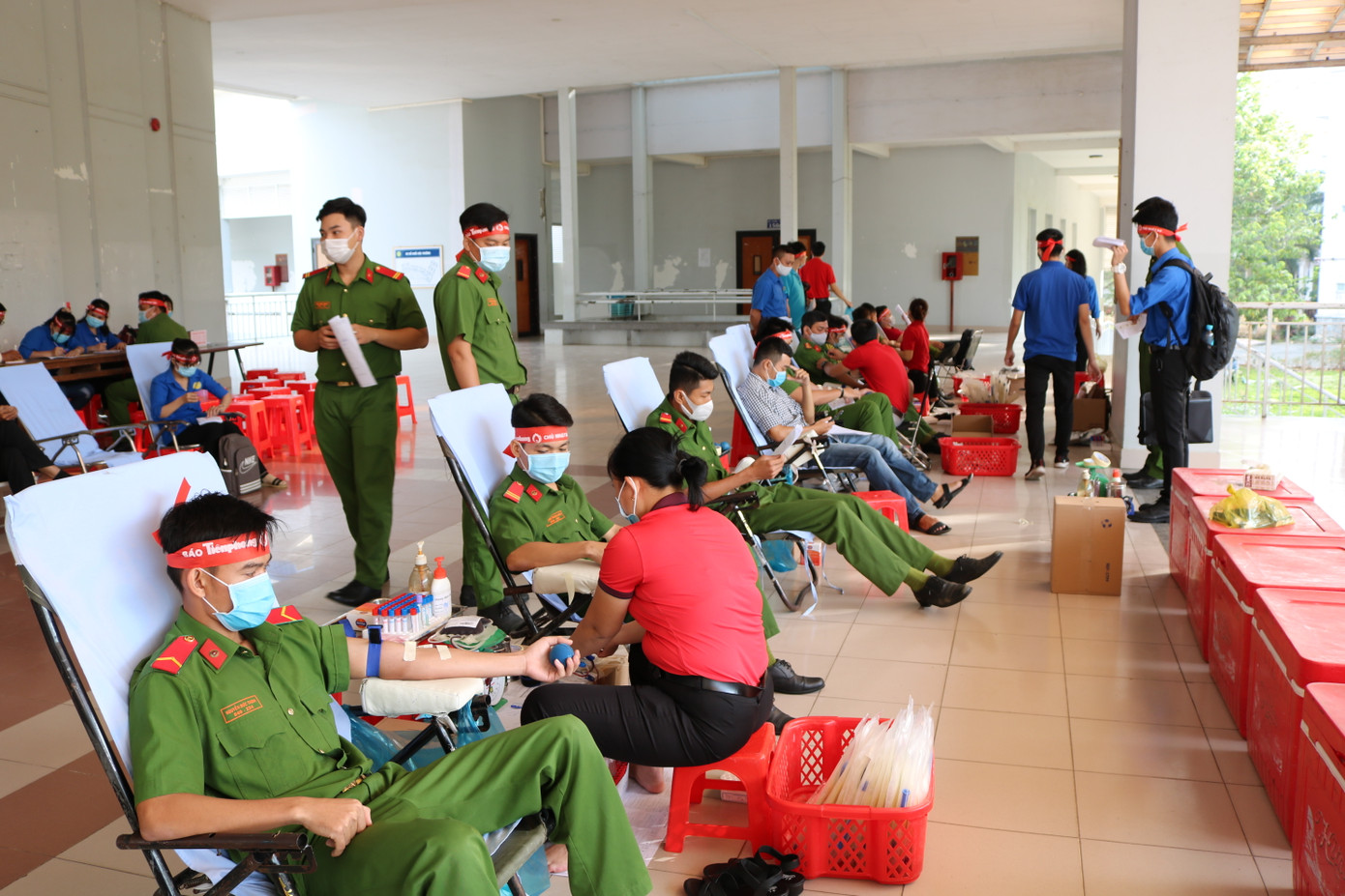 Hơn 100 cán bộ, chiến sĩ Công an tỉnh An Giang tham gia Chủ nhật Đỏ ảnh 11