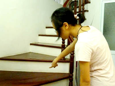 My chỉ vị trí đã tước dao từ tay tên cướp