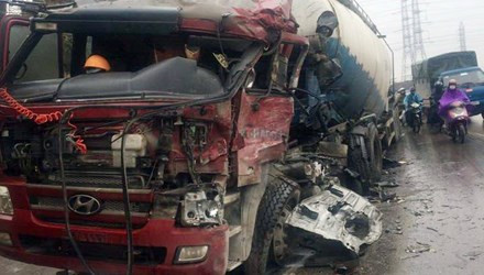 BẢN TIN ATGT: Ô tô lấn làn đâm người văng lên trời ảnh 3