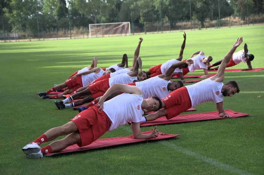 Các cầu thủ Nimes trở lại tập luyện vào đầu tuần này. Các cầu thủ Nimes trở lại tập luyện vào đầu tuần này.