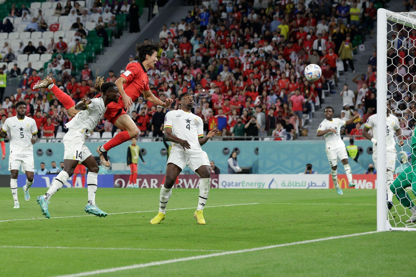 Bàn thắng đưa Cho Gue-sung vào lịch sử bóng đá Hàn Quốc Bàn thắng đưa Cho Gue-sung vào lịch sử bóng đá Hàn Quốc