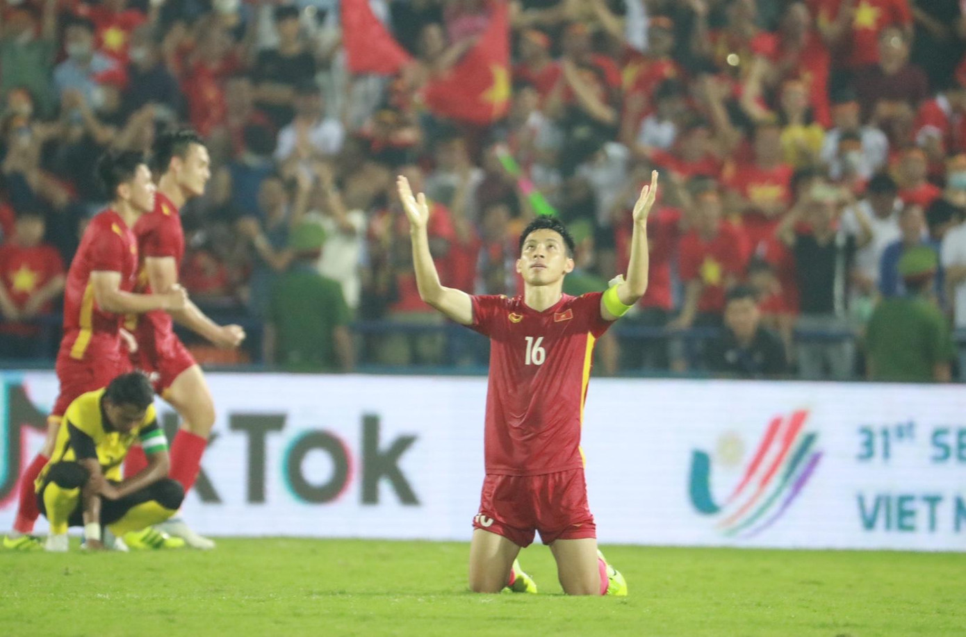 Hùng Dũng ăn mừng chiến thắng trước U23 Malaysia - Ảnh: Như Ý Hùng Dũng ăn mừng chiến thắng trước U23 Malaysia - Ảnh: Như Ý