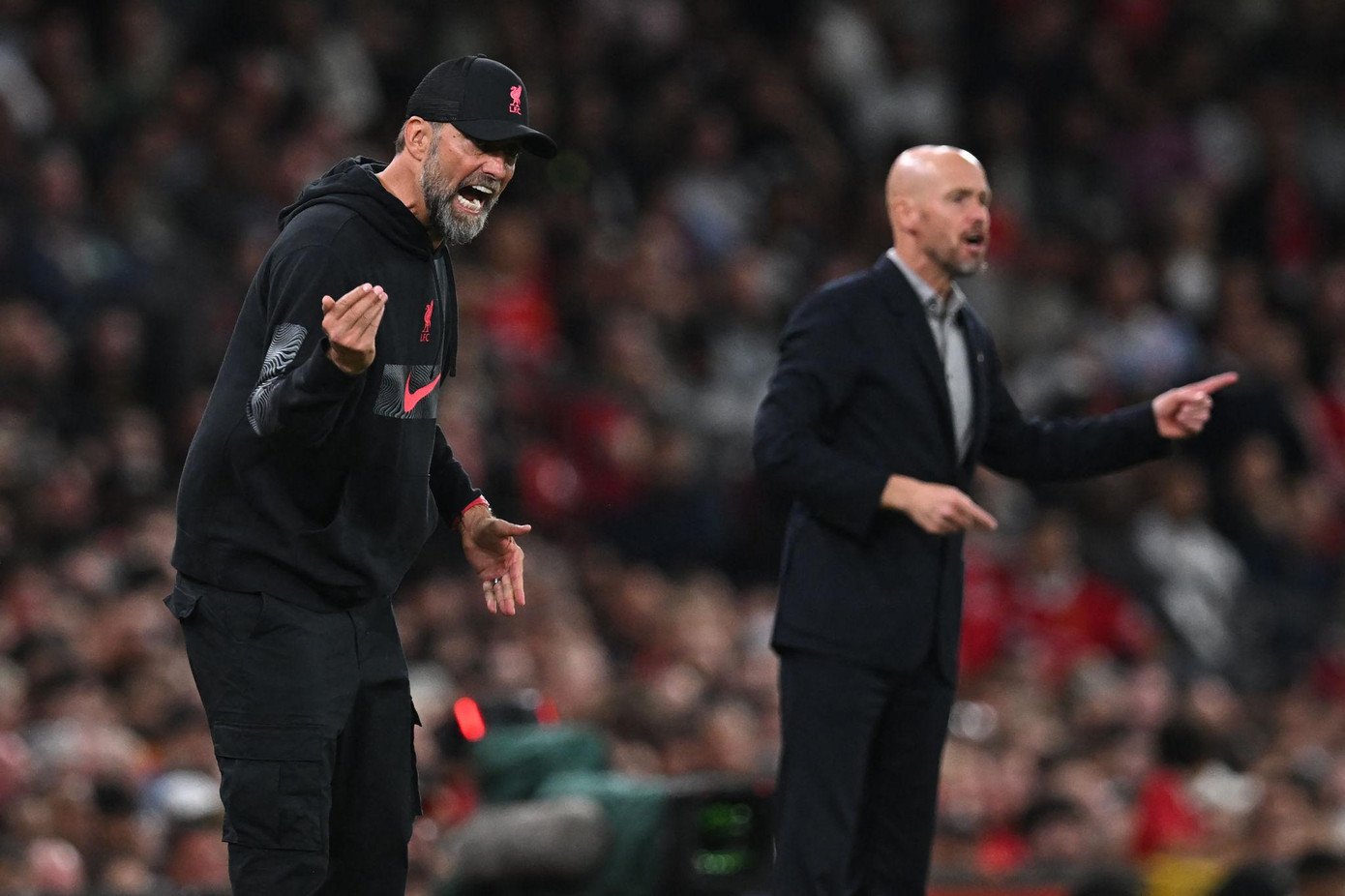 Liverpool tụt lại phía sau trong cuộc đua vô địch với Man City