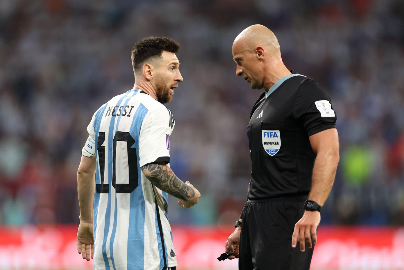 Messi không có duyên với trọng tài Syzmon Marciniak