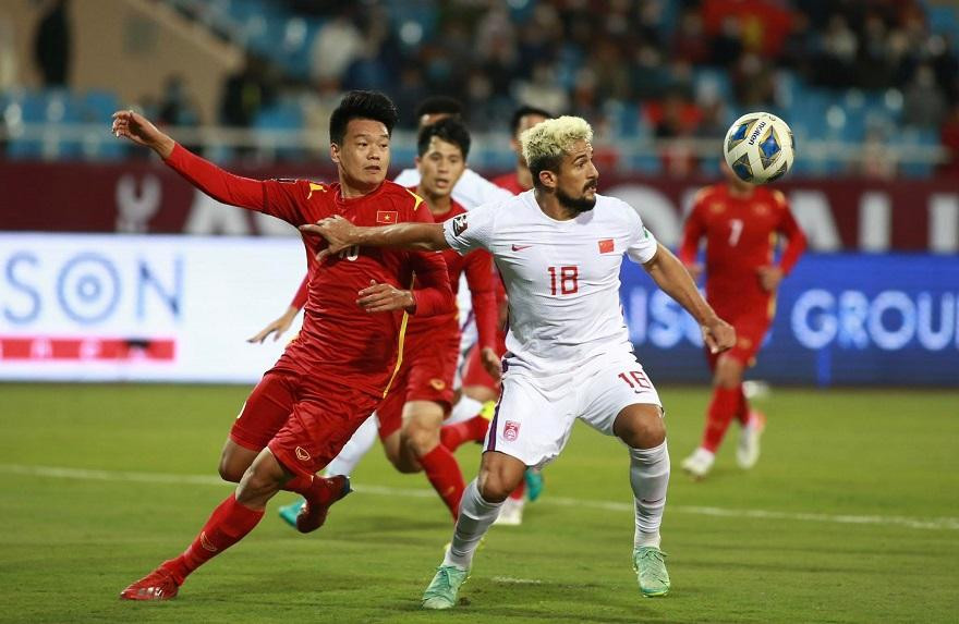 Tuyển Trung Quốc (áo trắng) tiếp tục lỗi hẹn với World Cup