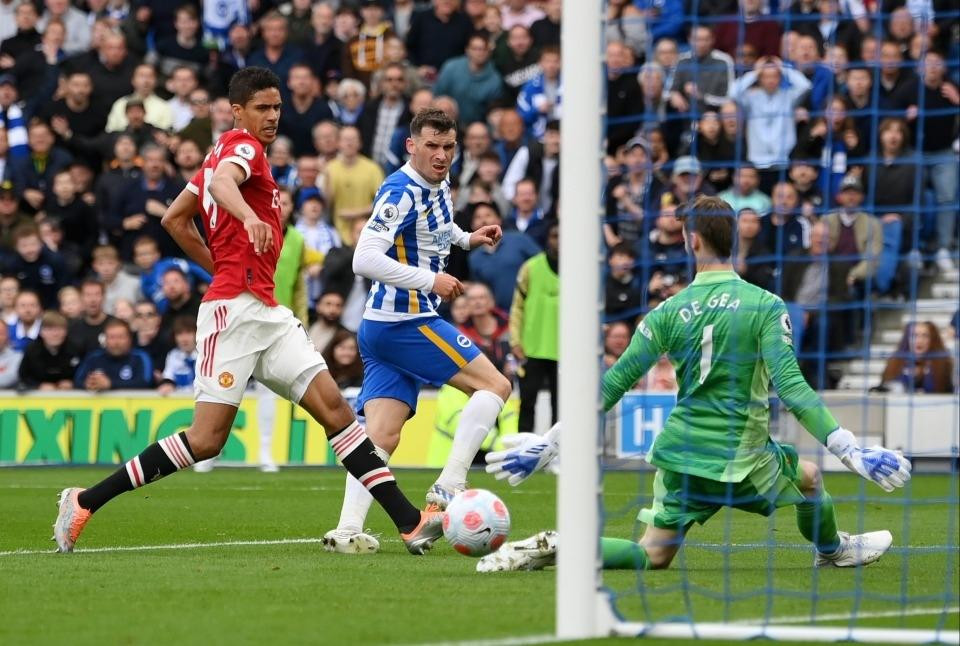 Các cầu thủ Brighton ghi bàn như chỗ không người.