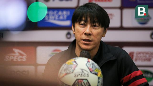 HLV Shin khiêm tốn sau khi giúp Indonesia gặt hái các thành công nhất định. Ảnh: Bola HLV Shin khiêm tốn sau khi giúp Indonesia gặt hái các thành công nhất định. Ảnh: Bola