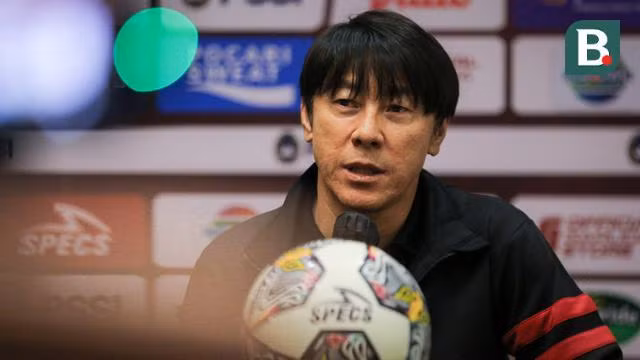 HLV Shin khiêm tốn sau khi giúp Indonesia gặt hái các thành công nhất định. Ảnh: Bola HLV Shin khiêm tốn sau khi giúp Indonesia gặt hái các thành công nhất định. Ảnh: Bola