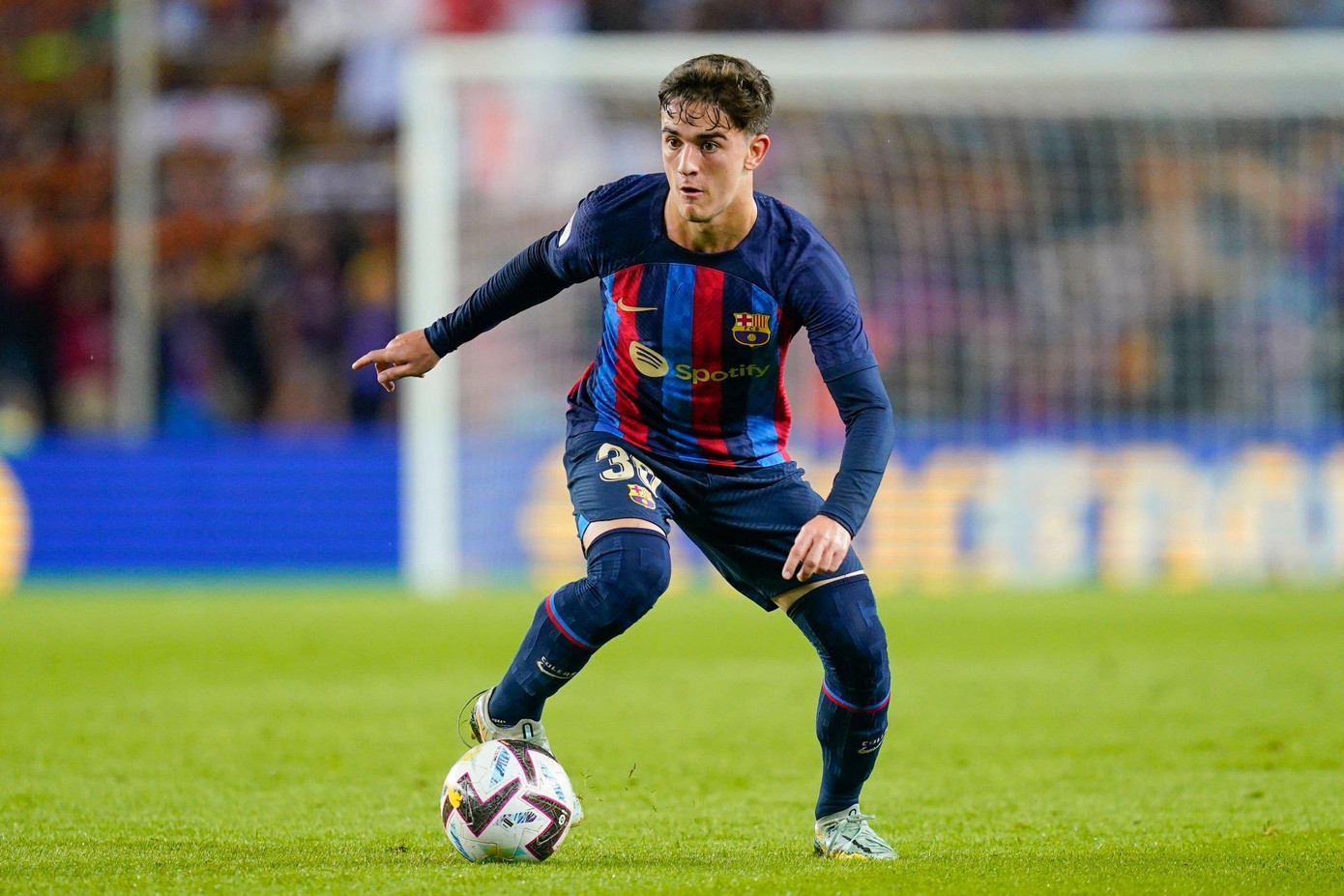 Gavi là trụ cột của Barcelona và tuyển Tây Ban Nha từ năm 17 tuổi.