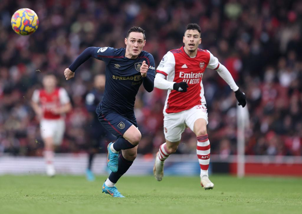 Burnley cho thấy dấu hiệu trở lại mạnh mẽ khi rơi vào thế chân tường