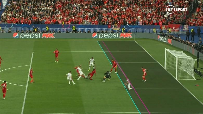 Tình huống Benzema việt vị tương tự ở chung kết C1 mùa trước.