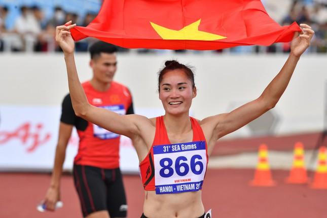 VĐV Quách Thị Lan (dân tộc Mường) xứng danh “bông hồng thép” của điền kinh Việt Nam với chiếc HCV chạy 400m vượt rào nữ.