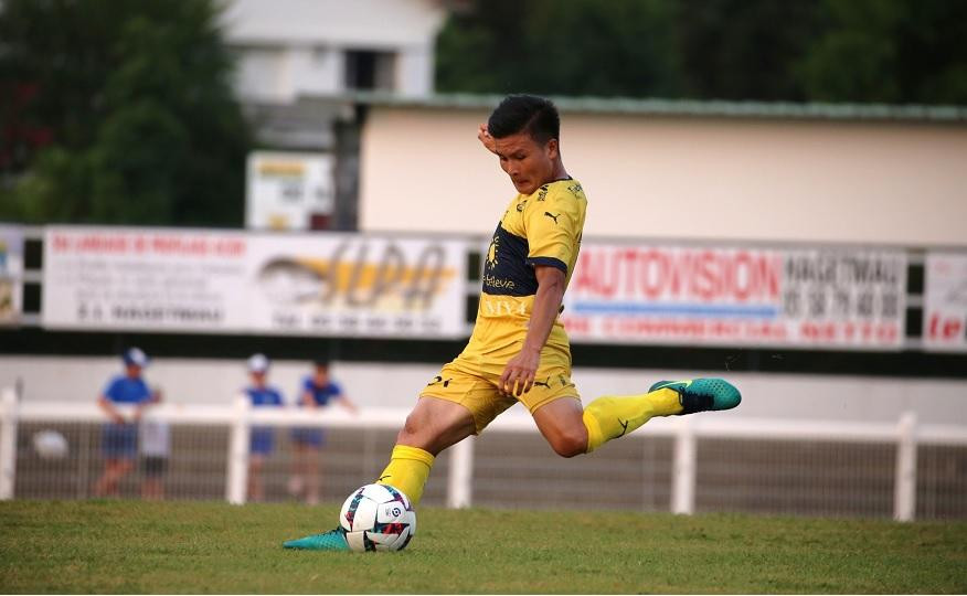 Quang Hải tỏa sáng trên sân tập của Pau FC. Ảnh: MV4