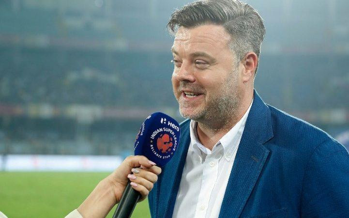 Damian Willoughby trả giá đắt vì quấy rối tình dục đối tác