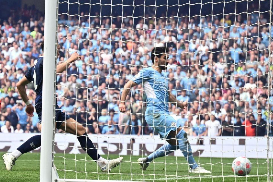 Gundogan trở thành người hùng của Man City