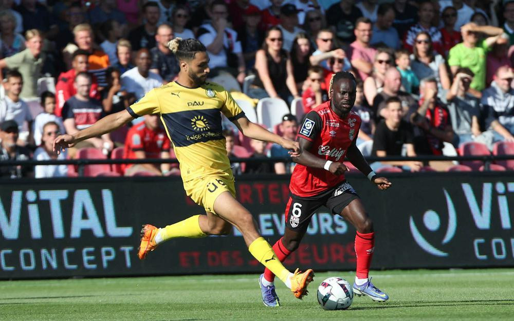 Pau FC chịu thất bại đậm nhất vòng 1 Ligue 2 Pau FC chịu thất bại đậm nhất vòng 1 Ligue 2