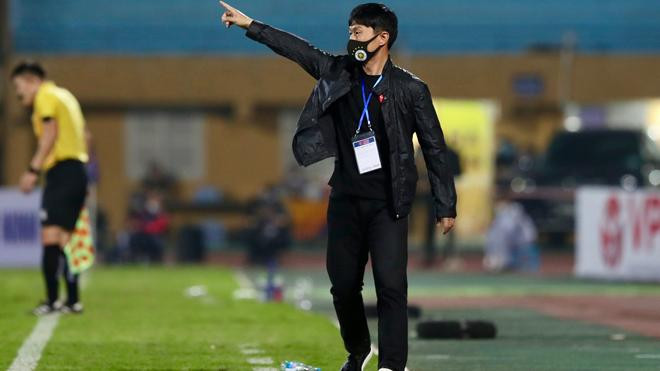 HLV Chun Jae-ho chỉ là lựa chọn bất đắc dĩ của CLB Hà Nội ở mùa giải 2022. Ảnh: Hoàng Linh