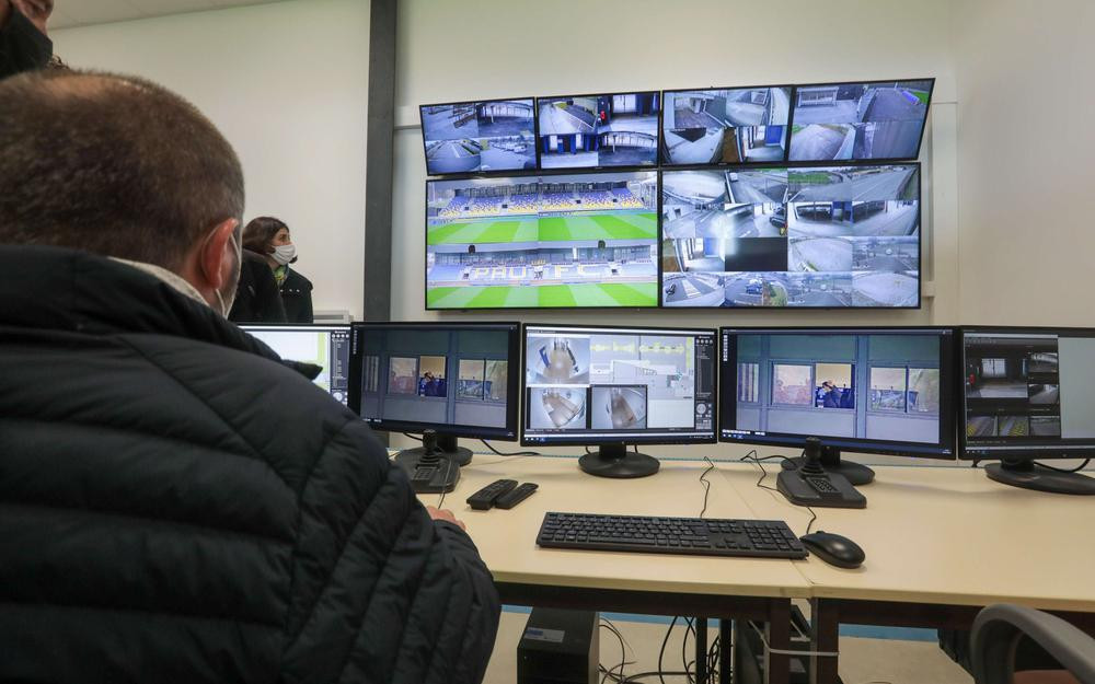 Phòng an ninh của Nouste Camp khá sơ sài.