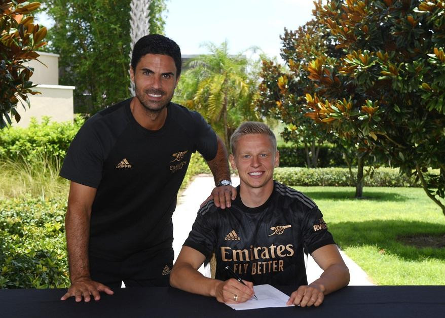Zinchenko rạng rỡ ký hợp đồng với Arsenal