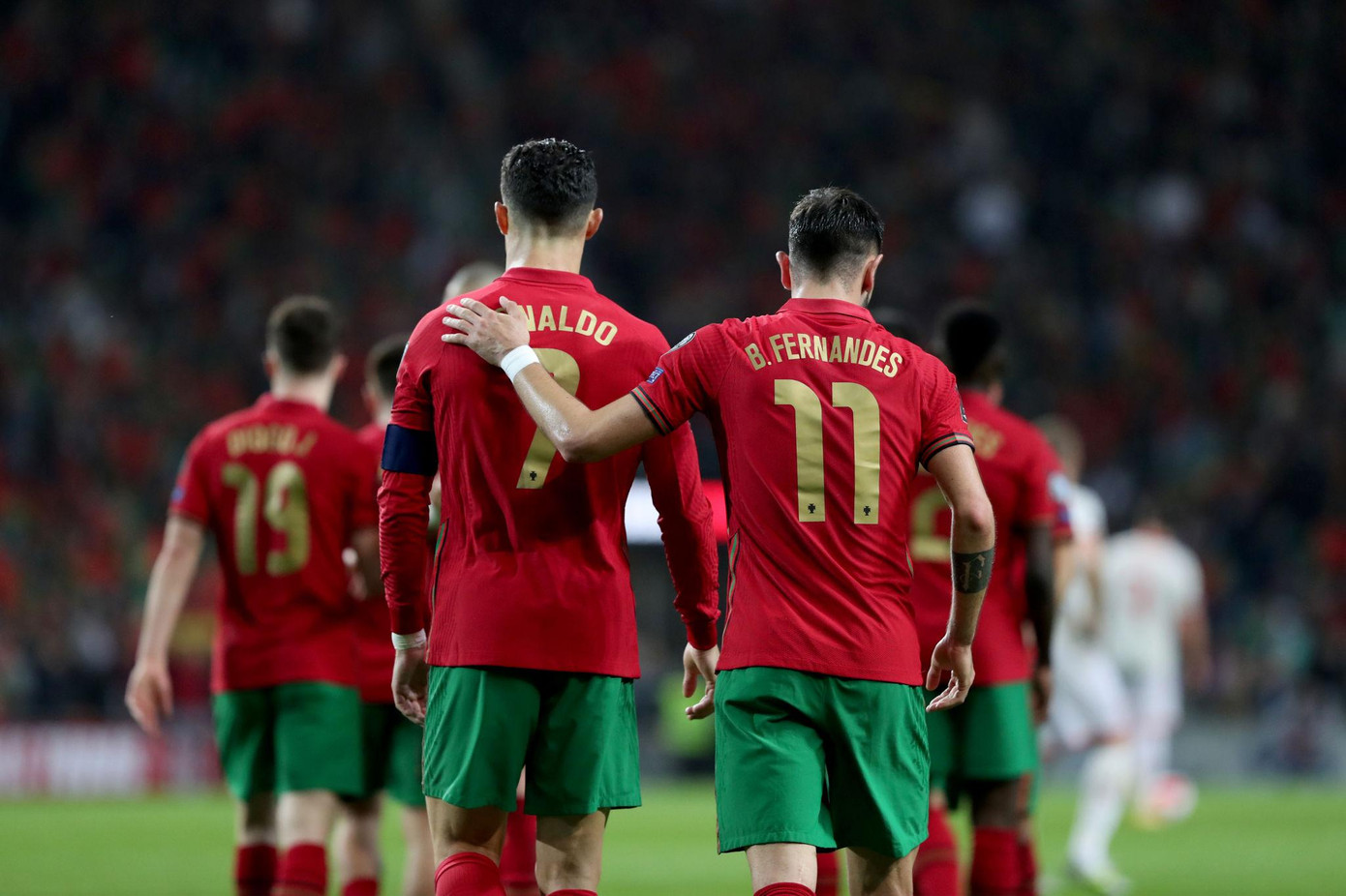Ronaldo và Fernandes góp công đầu đưa Bồ Đào Nha đến World Cup 2022 Ronaldo và Fernandes góp công đầu đưa Bồ Đào Nha đến World Cup 2022