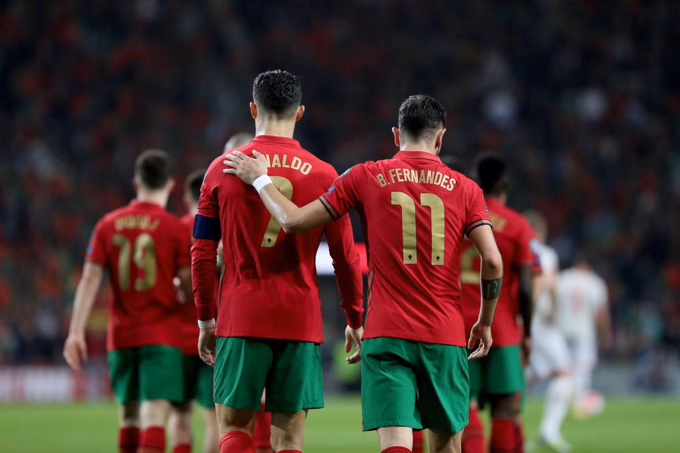 Ronaldo và Fernandes góp công đầu đưa Bồ Đào Nha đến World Cup 2022
