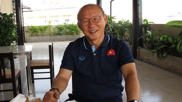 HLV Park Hang-seo trả lời phóng viên Chosun HLV Park Hang-seo trả lời phóng viên Chosun