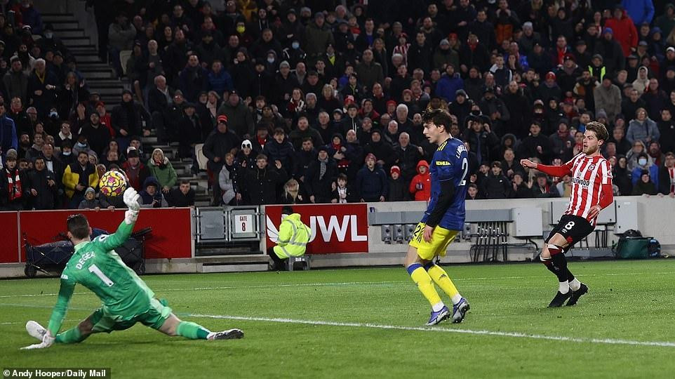 De Gea liên tiếp cứu thua cho MU trong hiệp 1