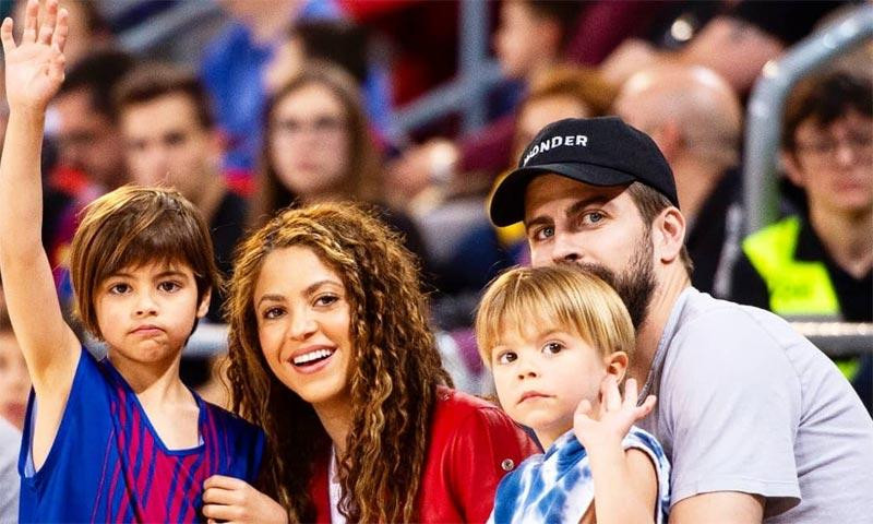 Shakira, Pique và 2 cậu con trai Shakira, Pique và 2 cậu con trai