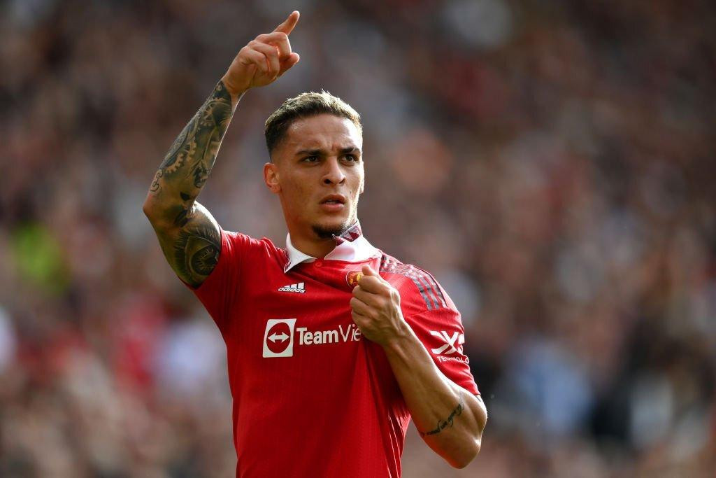 Antony ra mắt MU hoàn hảo