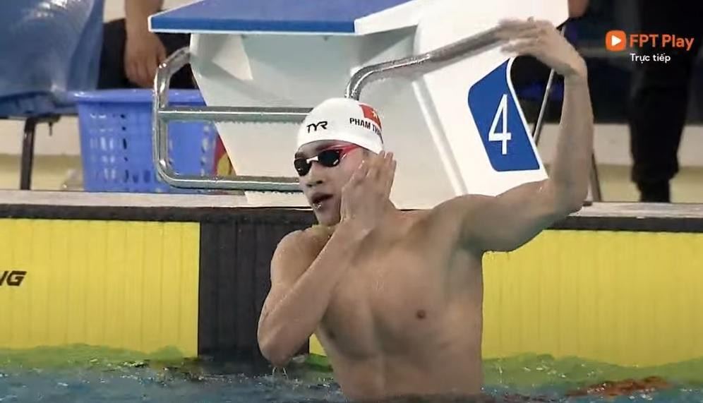 Phạm Thanh Bảo ăn mừng kỳ tích