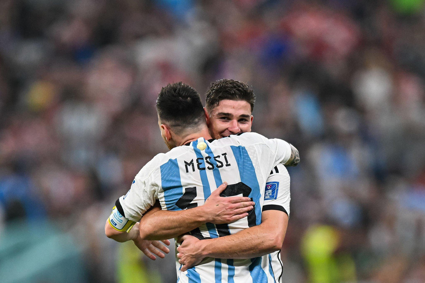 Messi muốn vinh danh Julian Alvarez. Messi muốn vinh danh Julian Alvarez.