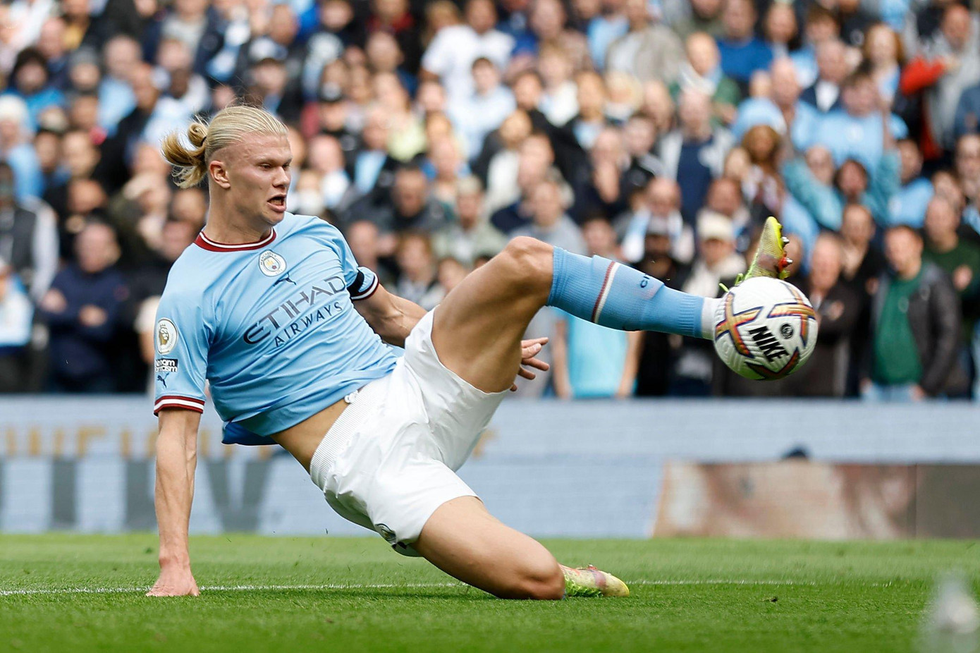 Man City đánh bại MU 6-3 trong cơn mưa bàn thắng ở derby thành Manchester ảnh 10