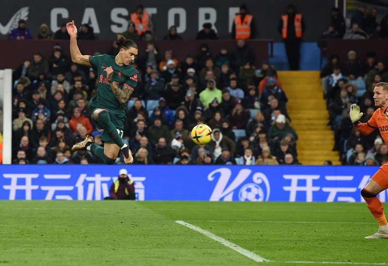 Nunez bỏ lỡ 4 cơ hội ghi bàn rõ ràng