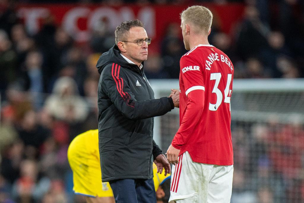 Van de Beek không thể gây ấn tượng với HLV Rangnick Van de Beek không thể gây ấn tượng với HLV Rangnick