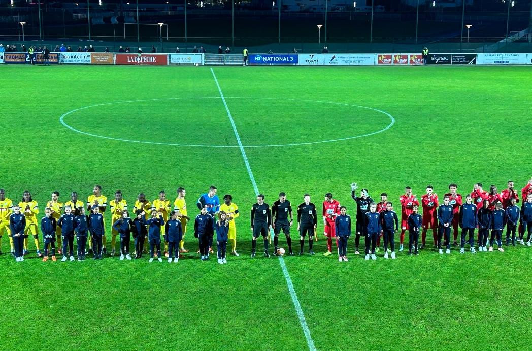 Đội hình ra sân của Pau FC trước Colomiers Đội hình ra sân của Pau FC trước Colomiers