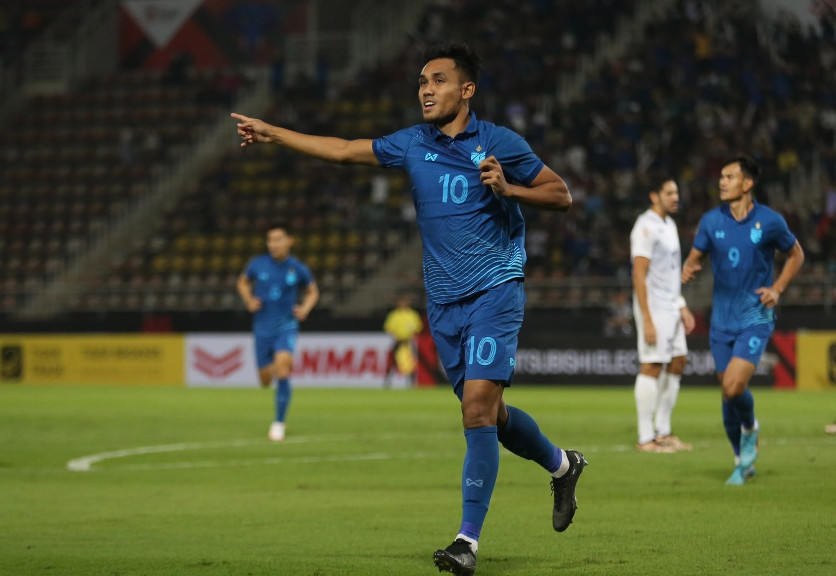 Teerasil Dangda ăn mừng bàn thắng trước Philippines. Ảnh: Siam Sports