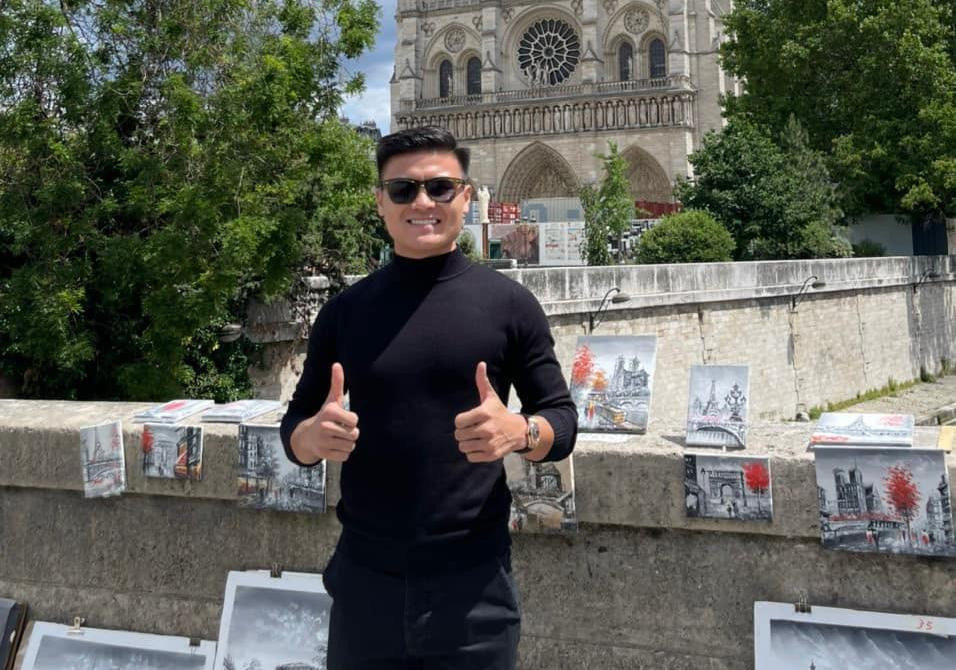 Quang Hải đang trên đường sang Pháp kiểm tra y tế