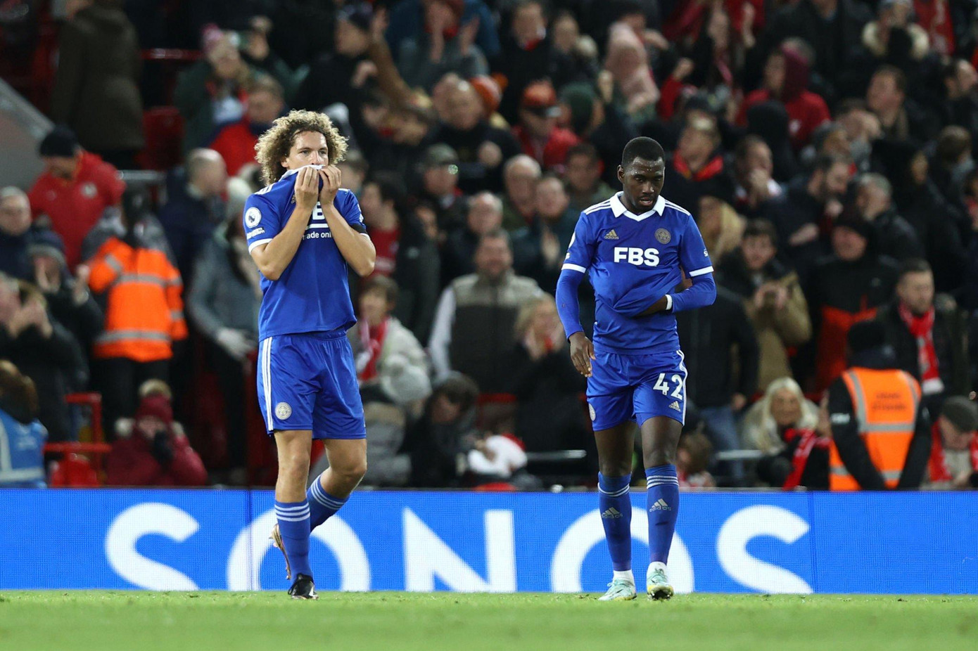 Faes trở thành tội đồ của Leicester Faes trở thành tội đồ của Leicester