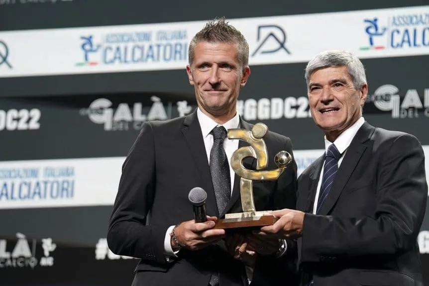 Daniele Orsato nhận giải trọng tài xuất sắc nhất thế giới năm 2020 Daniele Orsato nhận giải trọng tài xuất sắc nhất thế giới năm 2020