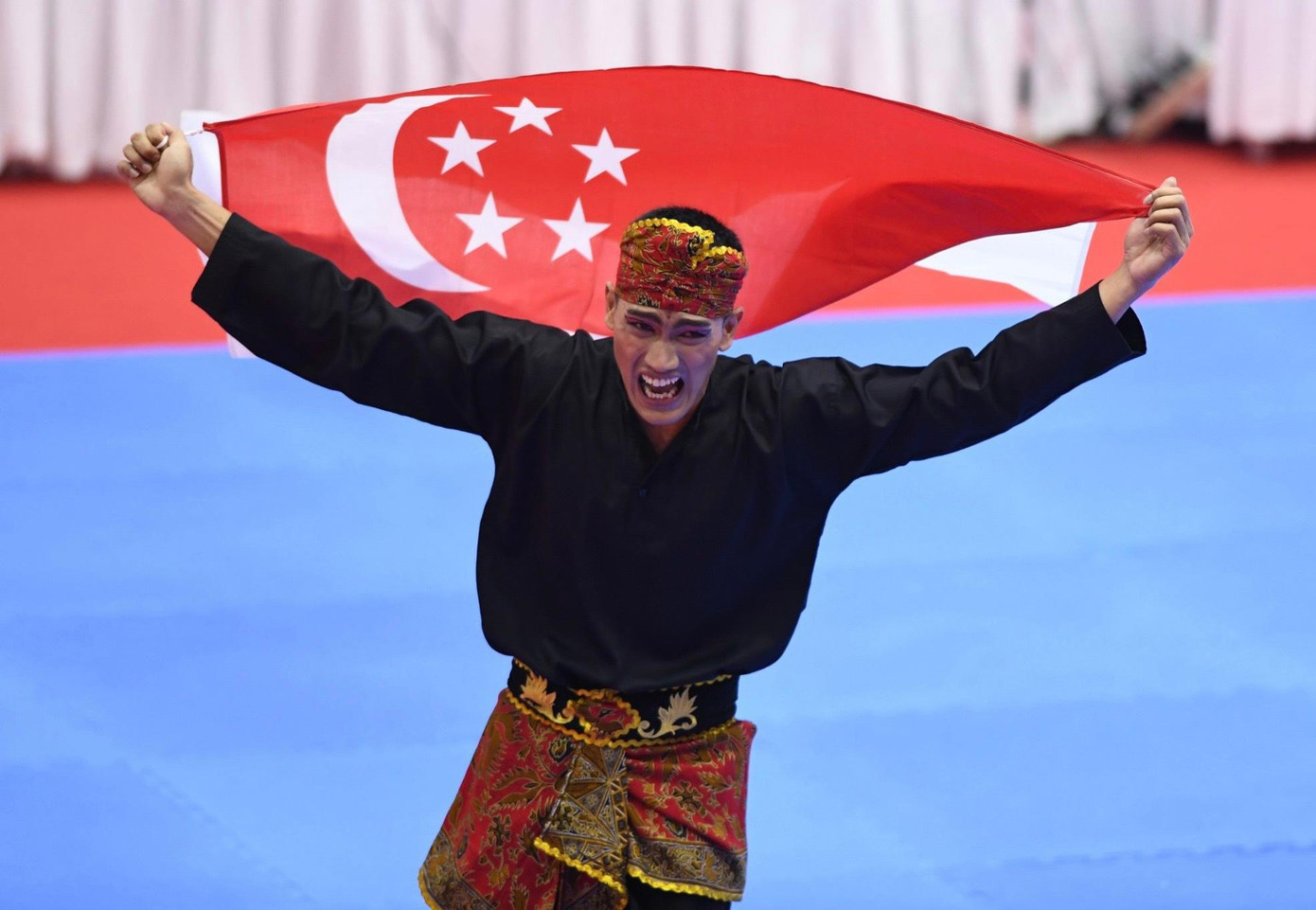 Võ sĩ Singapore ăn mừng chiến thắng. Ảnh Như Ý Võ sĩ Singapore ăn mừng chiến thắng. Ảnh Như Ý