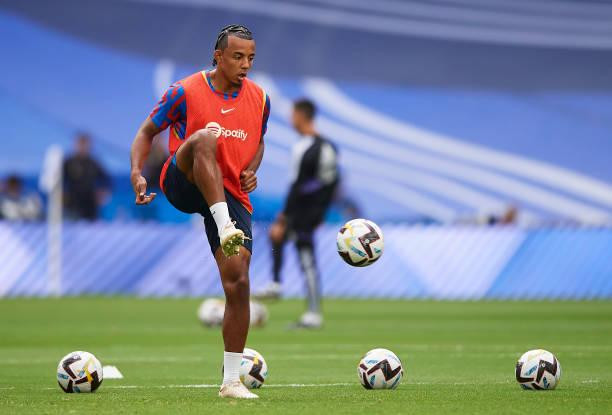 Sự trở lại của Kounde là tin không thể tuyệt vời hơn với Barca