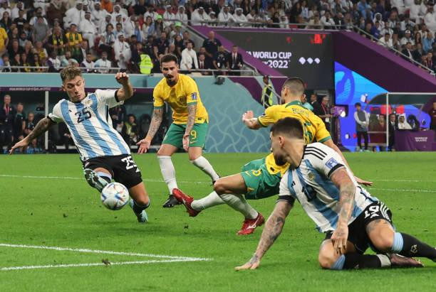 Pha cứu thua ngang một bàn thắng của Lisandro Martínez.